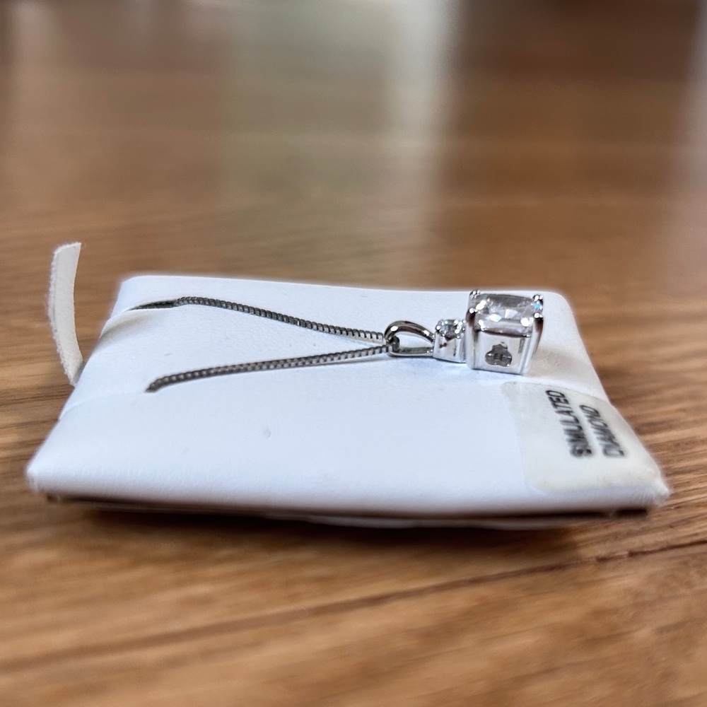 Simulated Diamond necklace - NIB - Picture 6 of 12